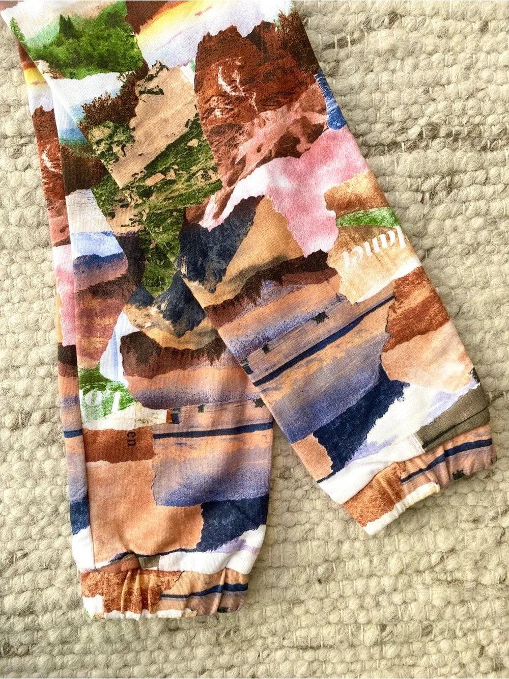 GUESS NWT Cotton Scenic Landscape Print Joggers, Size 8